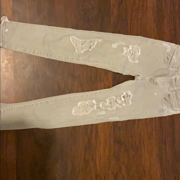 A pair of low rise jeans ripped - Picture 2 of 2